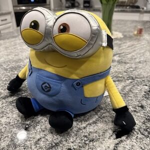 Despicable Me Minions Illumination Bob the Minion Stuffed Plush 8 Inches Tall